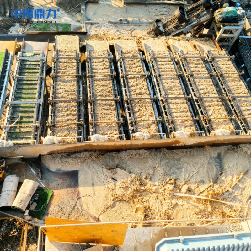 Комплексное решение для извлечения золота из дробильных, измельчительных и гравитационных процессов в золотодобывающей линии.