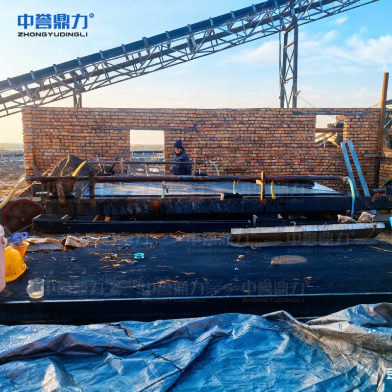 Комплексное решение для производственной линии по добыче низкосортного золота, включающее дробление, измельчение и гравитационную сепарацию.