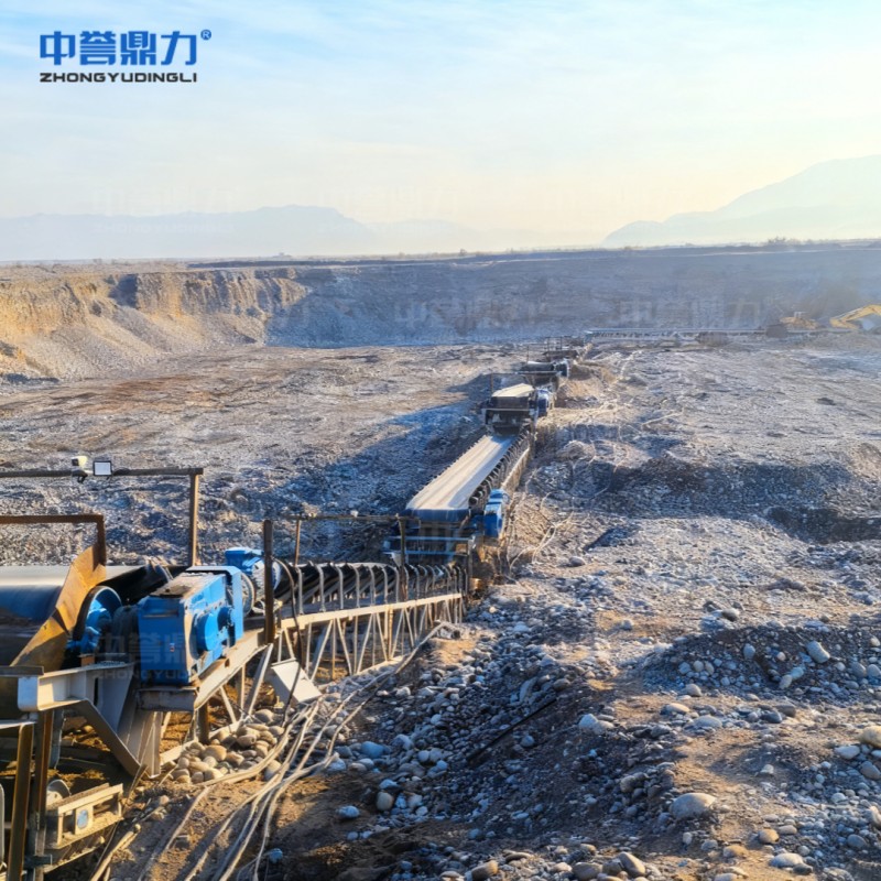 Комплексное решение для производственной линии по добыче низкосортного золота, включающее дробление, измельчение и гравитационную сепарацию.