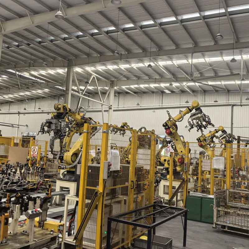 14 роботов Fanuc работают на всех участках линии, а сварка автомобилей Changan C655 стабильно функционирует уже более года