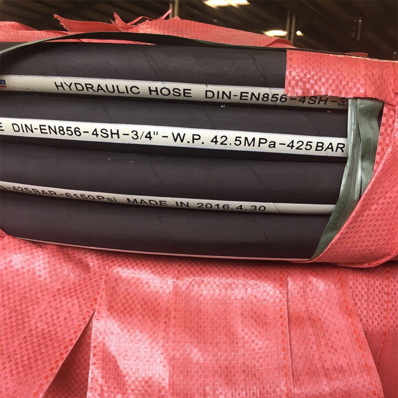 EN856 4SH Высоконапорный резиновый рукав с металлообмоткой