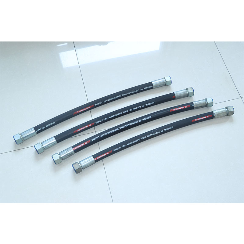 EN856 4SP Высоконапорный резиновый рукав с металлообмоткой