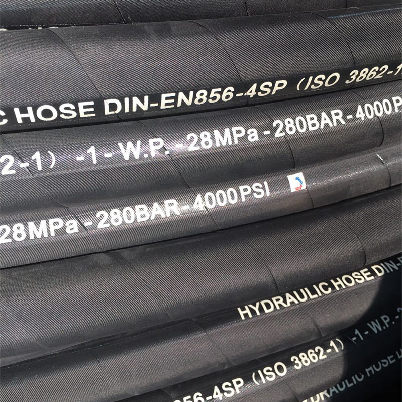 EN856 4SP Высоконапорный резиновый рукав с металлообмоткой