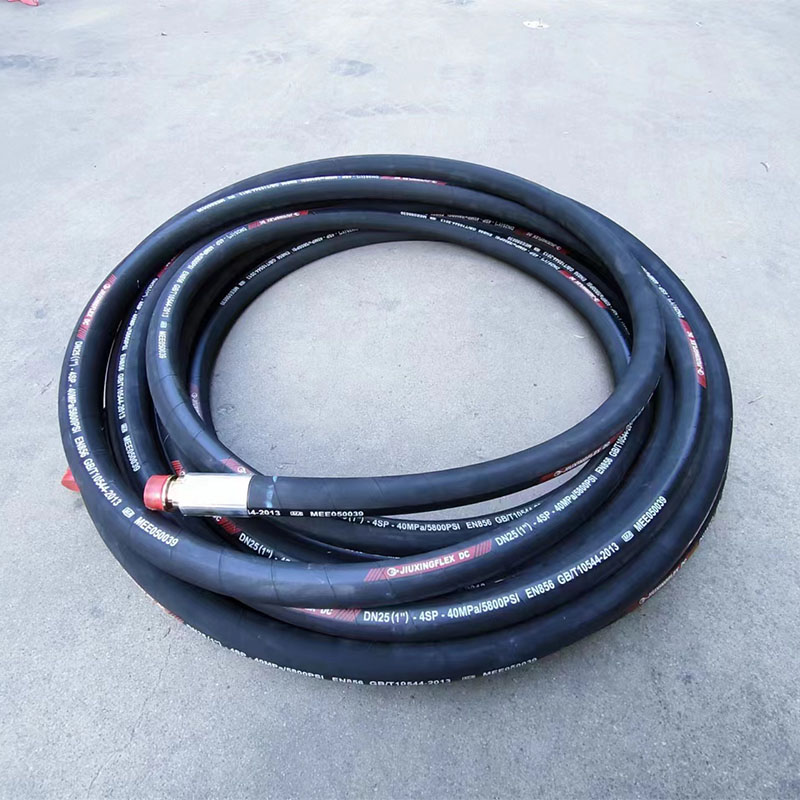 EN856 4SP Высоконапорный резиновый рукав с металлообмоткой