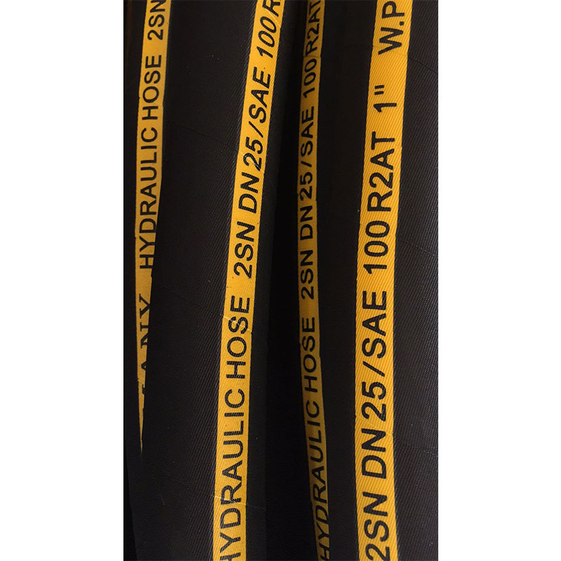 SAE 100 R2 Высоконапорный резиновый рукав с металлооплеткой