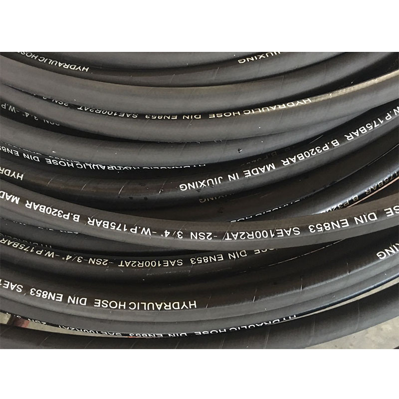 SAE 100 R2 Высоконапорный резиновый рукав с металлооплеткой