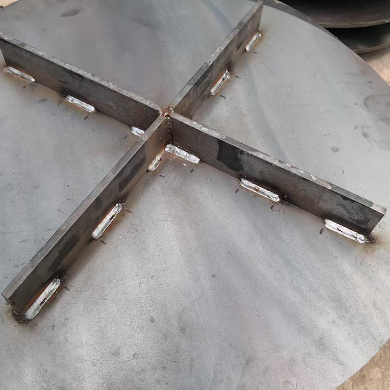 Роботизированная сварка обеспечивает точность производства, и наш заказ на европейскую уплотнительную крышку выполняется гладко.