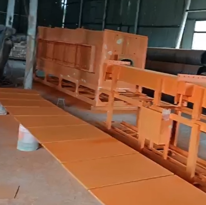 Проект компании Chongqing Lingshang Electromechanical Equipment Co., Ltd. по экспорту печи для воронения во Вьетнам успешно продвигается: этап окраски уже завершен.