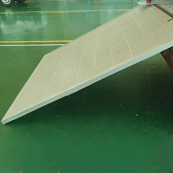 Грузоподъёмный борт с аппарелью