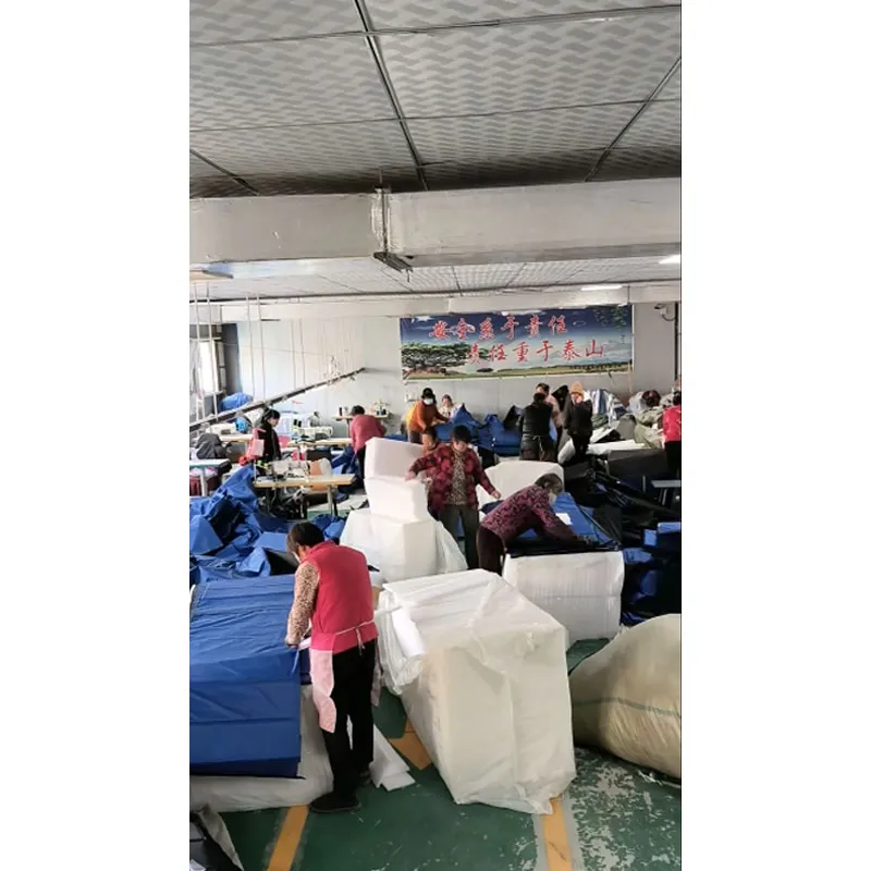 Надежная гарантия безопасности! Компания Henan Hongxing Bedding Manufacturing запускает экстренное производство влагозащитных матов для ликвидации последствий стихийных бедствий, укрепляя рубежи безопасности в зонах ЧС.