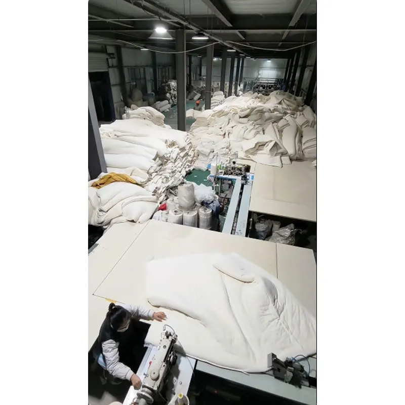 Уютные одеяла, согревающие сердца: компания Henan Hongxing Bedding демонстрирует корпоративную ответственность