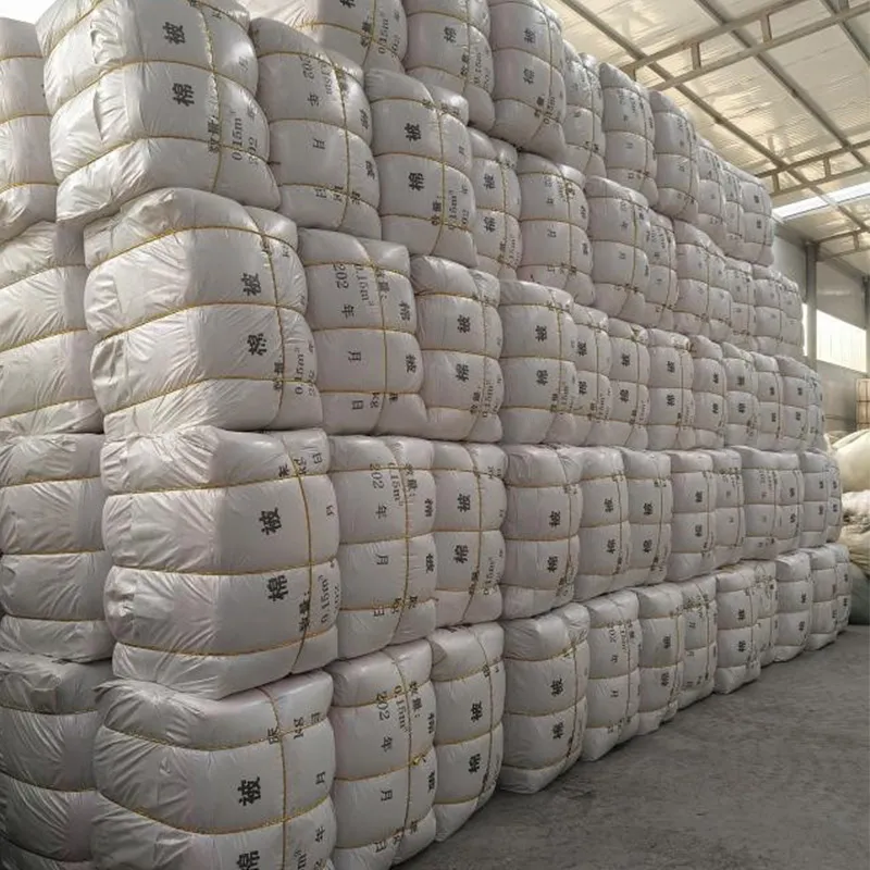 На складе одежды компании Henan Hongxing Clothing Warehouse скопилось огромное количество хлопчатобумажных изделий, а число срочных заказов, ожидающих отправки, достигло нового максимума.