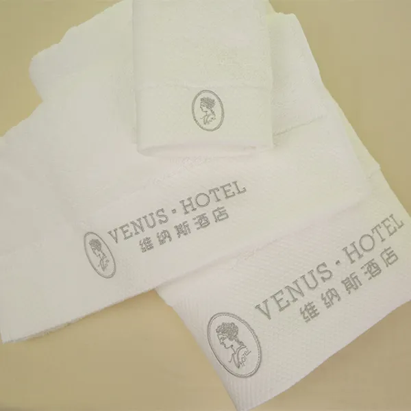 Гостиничная белая лицевая салфетка с вышивкой4