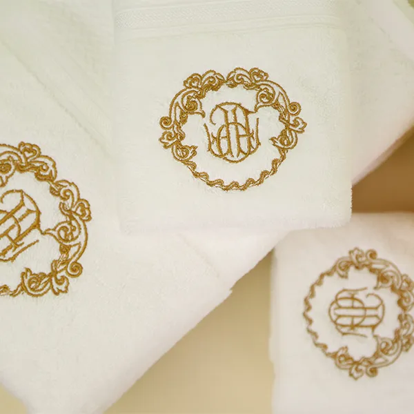 Гостиничная белая лицевая салфетка с вышивкой3