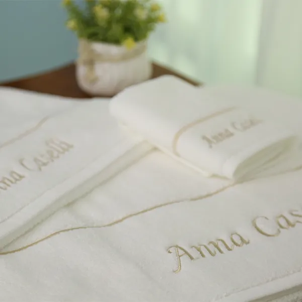 Гостиничная белая лицевая салфетка с вышивкой2