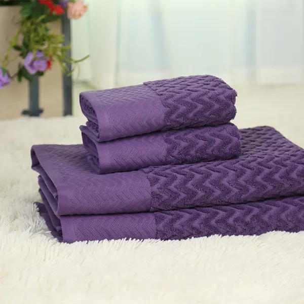 Окрашенное махровое полотенце из сатина премиум класса пурпурный