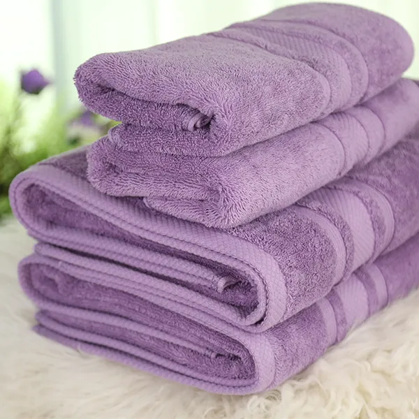 Окрашенное махровое полотенце из сатина премиум класса светло фиолетовый