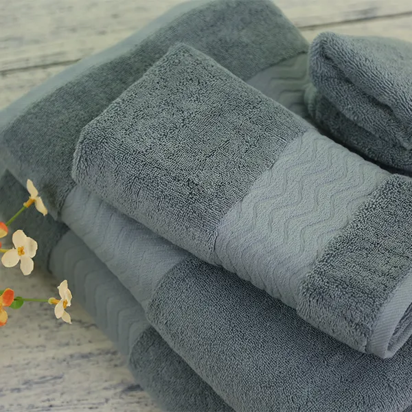 Окрашенное махровое полотенце из сатина премиум класса серый