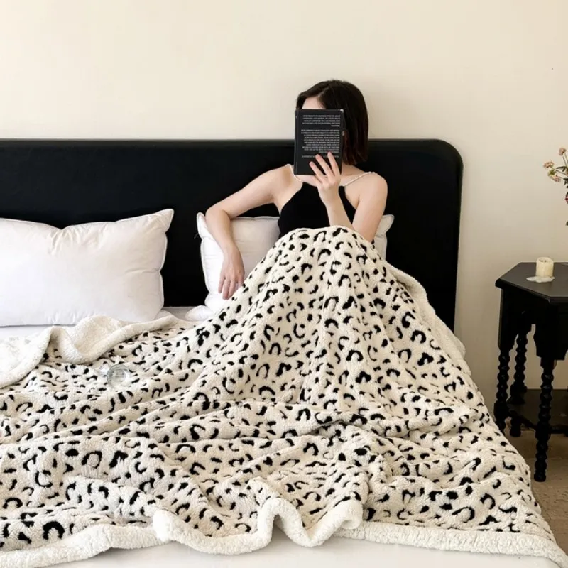 Двуслойное одеяло с леопардовым принтом