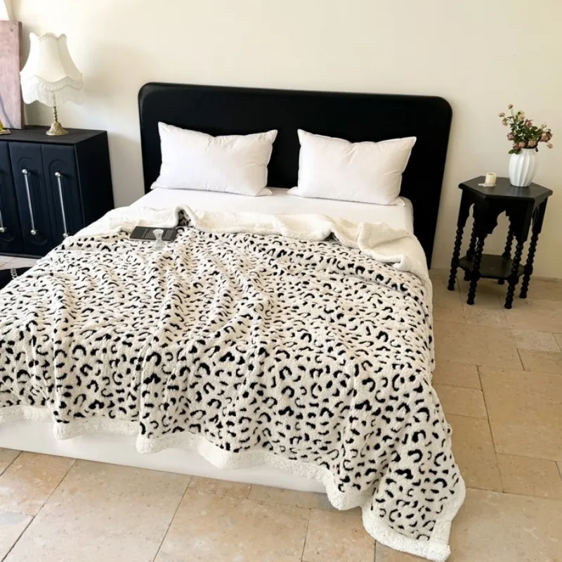 Двуслойное одеяло с леопардовым принтом