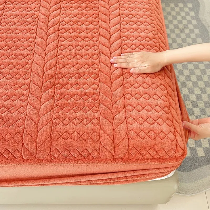 Комплект из трех предметов: стеганая простыня/наматрасник из флиса цвета «молочный флис»