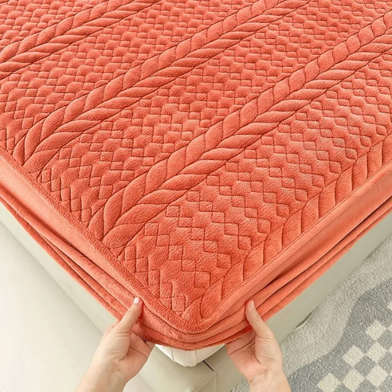 Комплект из трех предметов: стеганая простыня/наматрасник из флиса цвета «молочный флис»