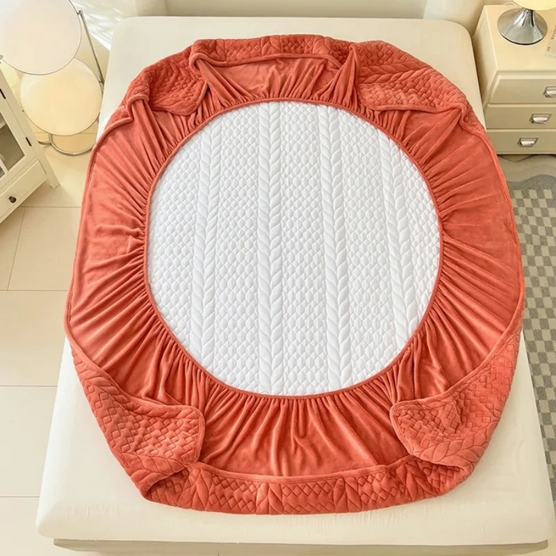 Комплект из трех предметов: стеганая простыня/наматрасник из флиса цвета «молочный флис»