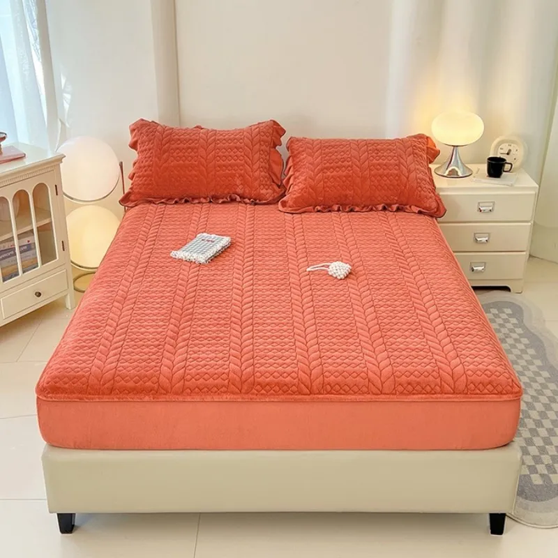 Комплект из трех предметов: стеганая простыня/наматрасник из флиса цвета «молочный флис»