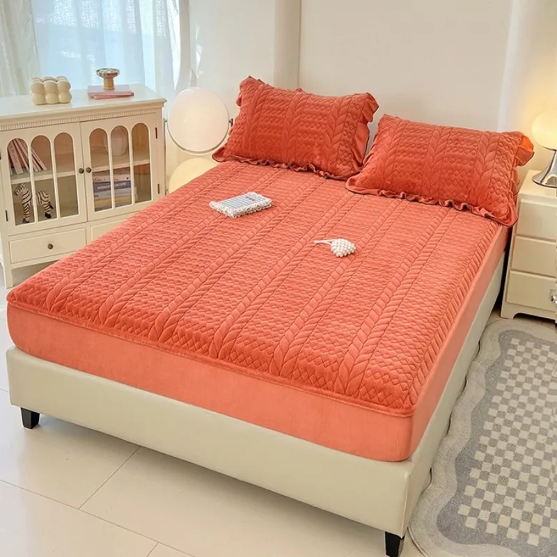 Комплект из трех предметов: стеганая простыня/наматрасник из флиса цвета «молочный флис»