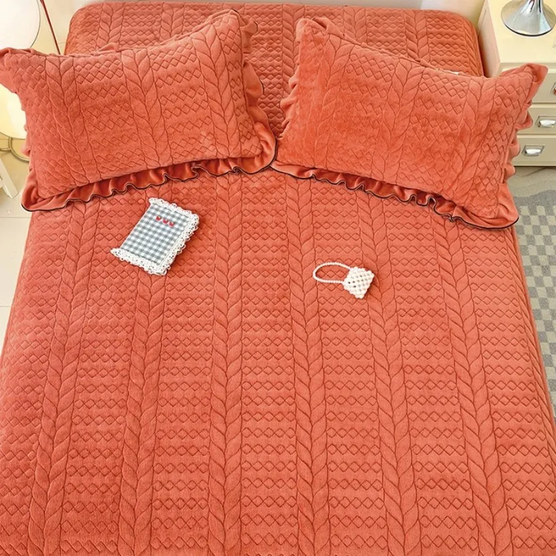 Комплект из трех предметов: стеганая простыня/наматрасник из флиса цвета «молочный флис»