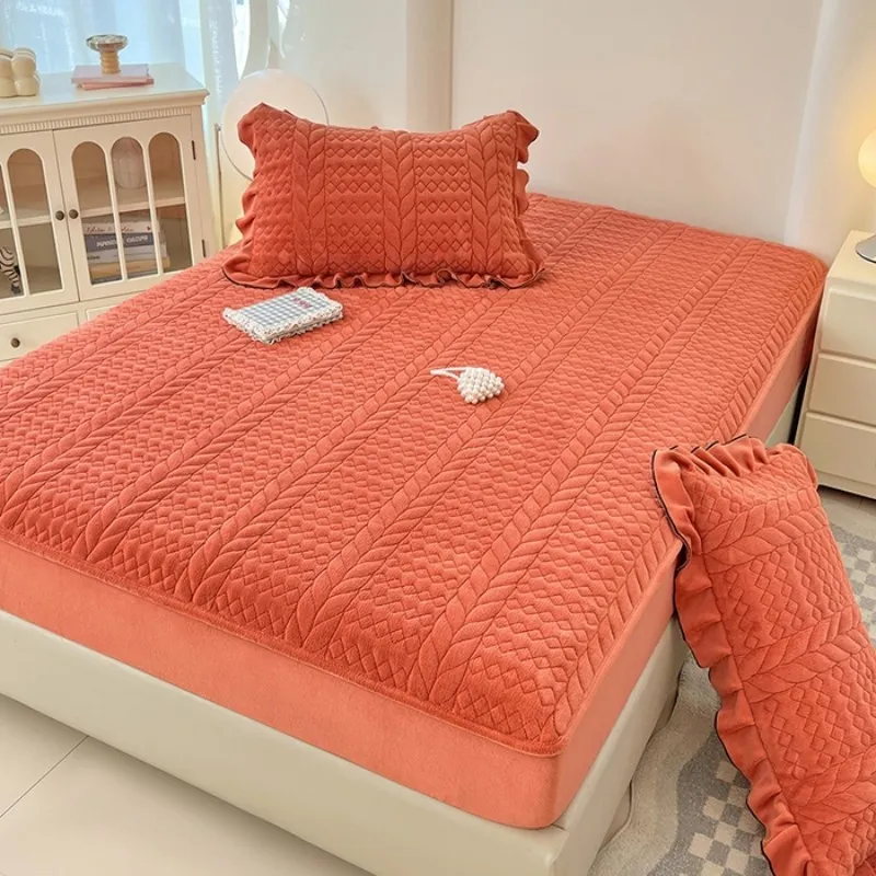 Комплект из трех предметов: стеганая простыня/наматрасник из флиса цвета «молочный флис»