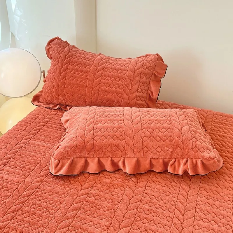 Комплект из трех предметов: стеганая простыня/наматрасник из флиса цвета «молочный флис»