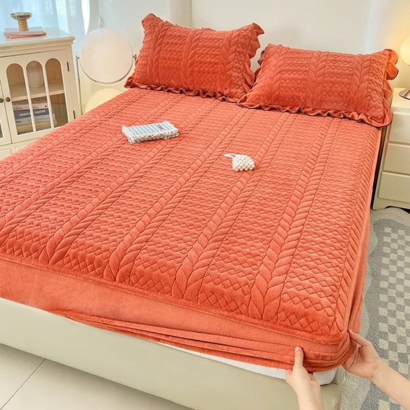 Комплект из трех предметов: стеганая простыня/наматрасник из флиса цвета «молочный флис»