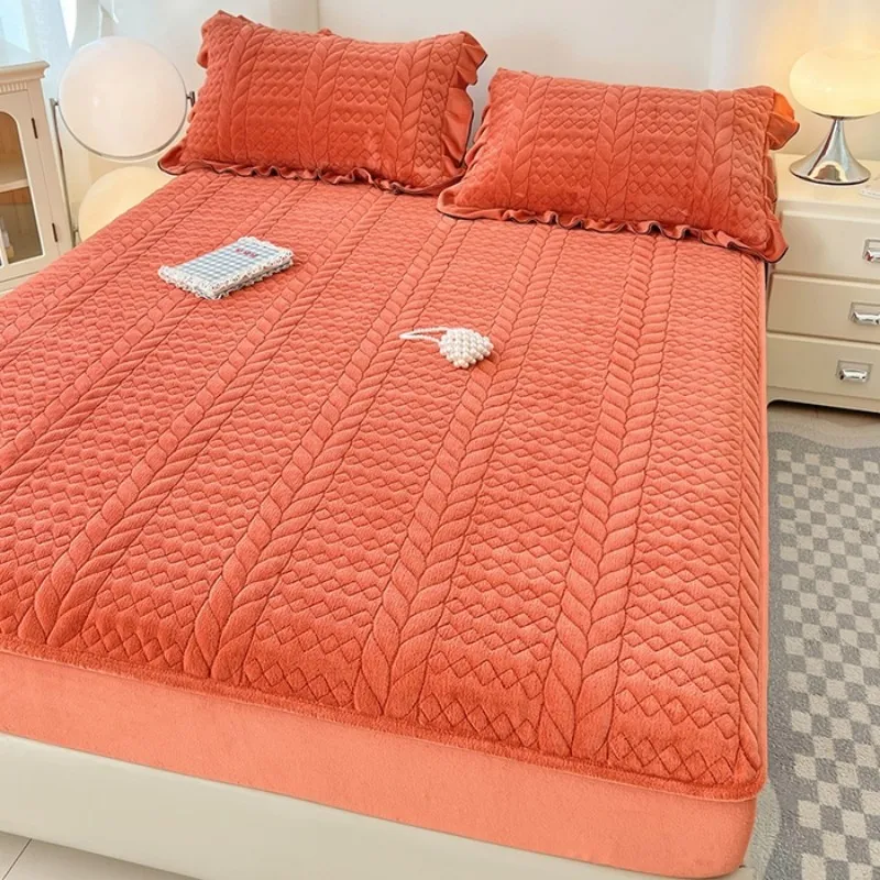 Комплект из трех предметов стеганая простынянаматрасник из флиса цвета «молочный флис»2 (2)