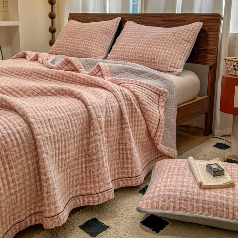 Комплект постельного белья из молочного флиса в стиле Chanel (односпальный/трехпредметный) 2026 года.