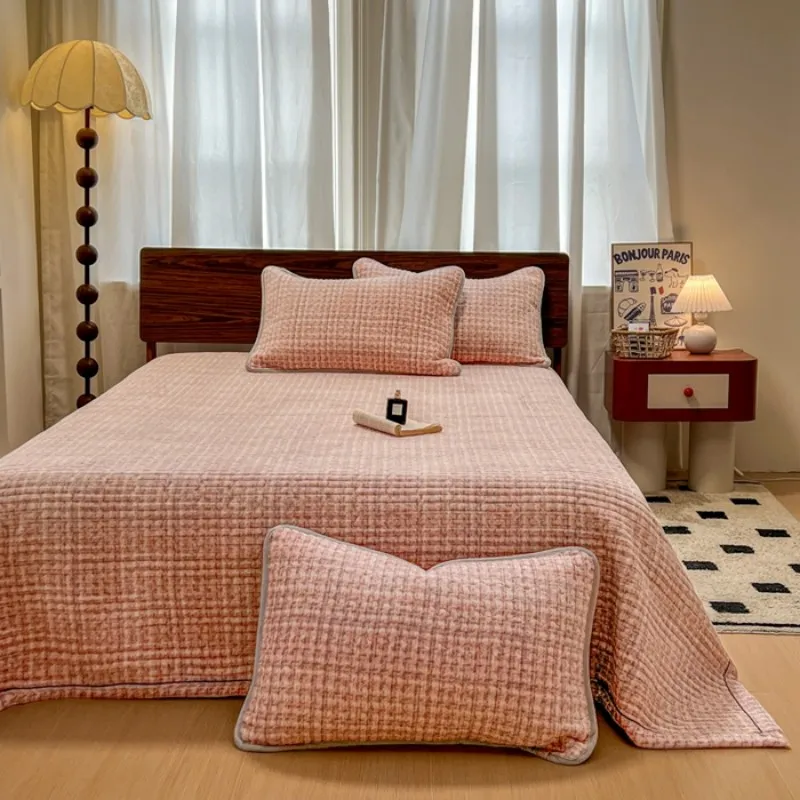 Комплект постельного белья из молочного флиса в стиле Chanel (односпальный/трехпредметный) 2026 года.