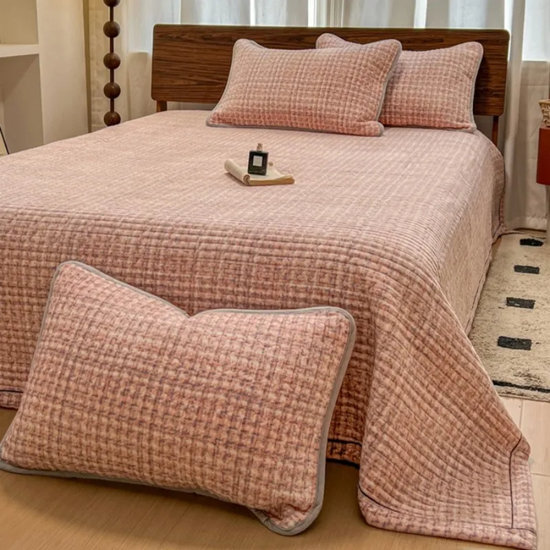 Комплект постельного белья из молочного флиса в стиле Chanel (односпальный/трехпредметный) 2026 года.