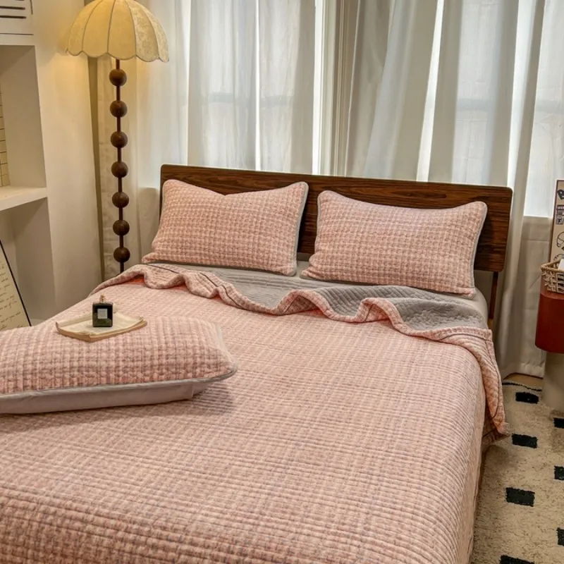 Комплект постельного белья из молочного флиса в стиле Chanel (односпальный/трехпредметный) 2026 года.