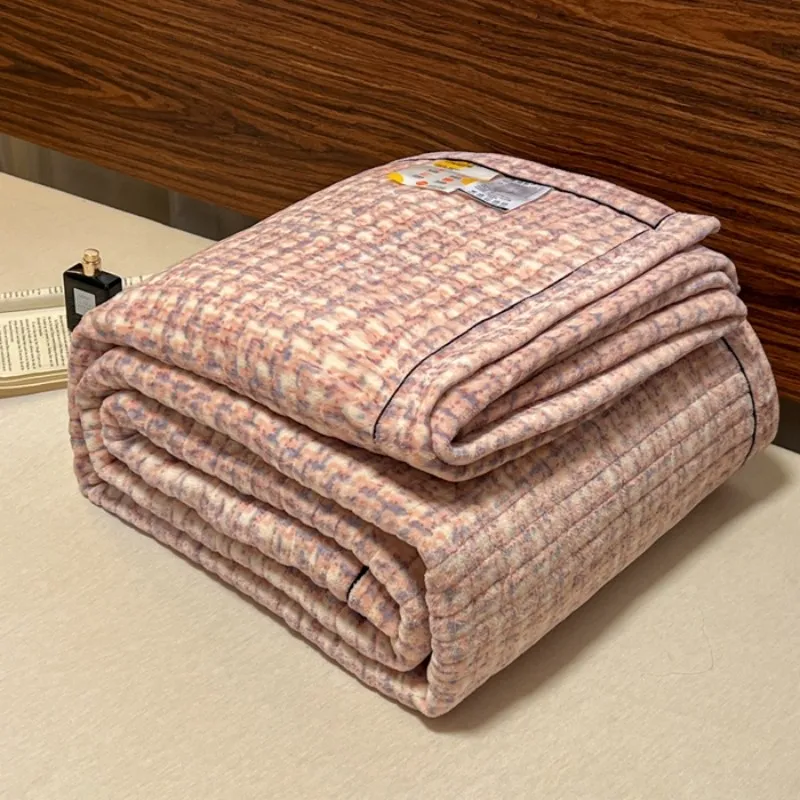 Комплект постельного белья из молочного флиса в стиле Chanel (односпальный/трехпредметный) 2026 года.