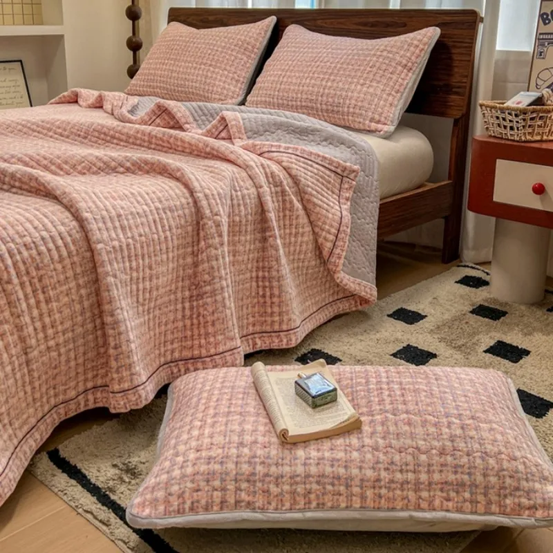 Комплект постельного белья из молочного флиса в стиле Chanel (односпальный/трехпредметный) 2026 года.