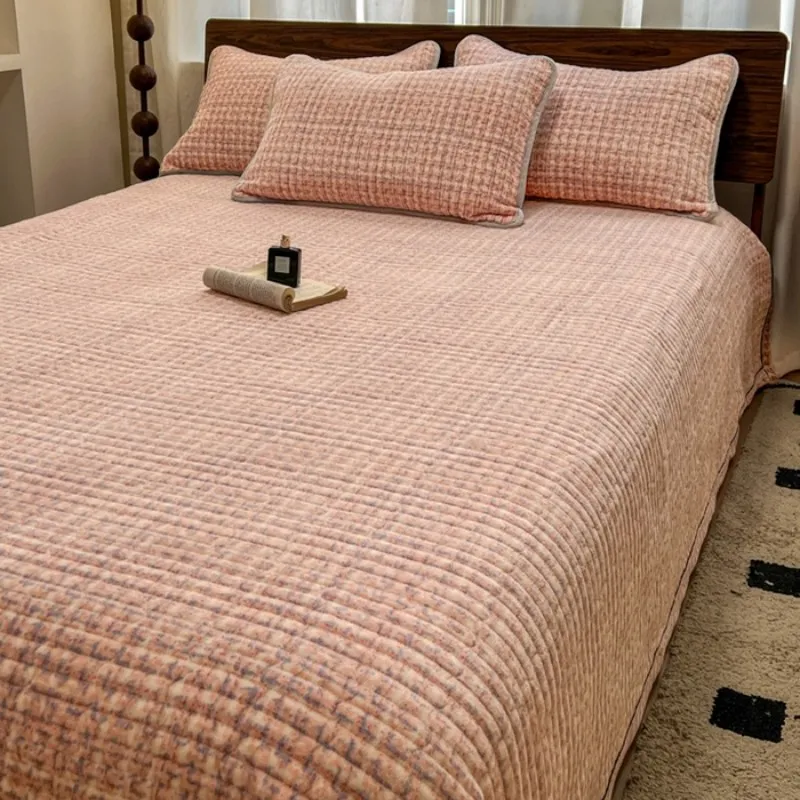 Комплект постельного белья из молочного флиса в стиле Chanel (односпальный/трехпредметный) 2026 года.