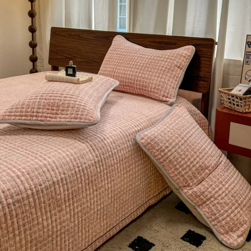 Комплект постельного белья из молочного флиса в стиле Chanel (односпальный/трехпредметный) 2026 года.