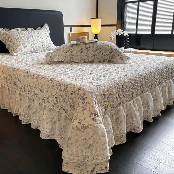 Новый комплект из трех предметов: кружевное покрывало во французском стиле.