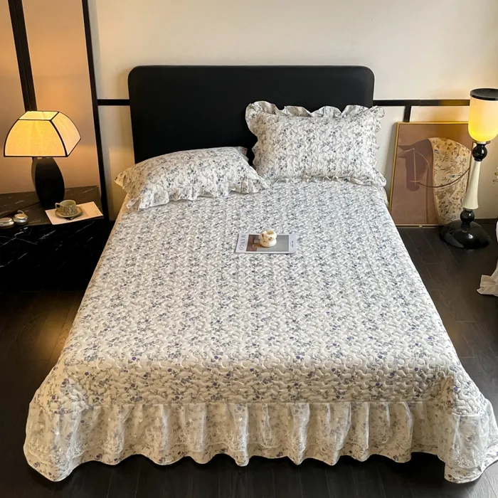 Новый комплект из трех предметов: кружевное покрывало во французском стиле.