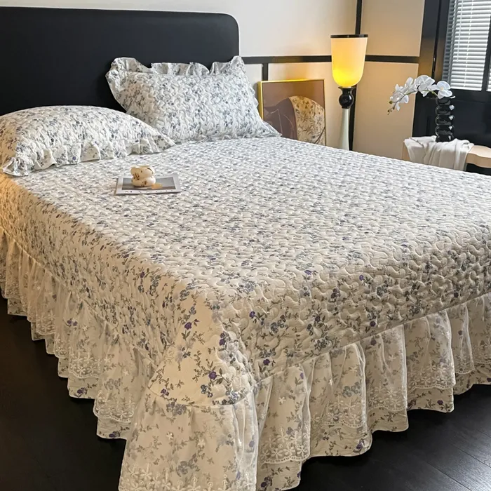 Новый комплект из трех предметов: кружевное покрывало во французском стиле.