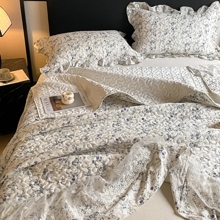 Новый комплект из трех предметов: кружевное покрывало во французском стиле.