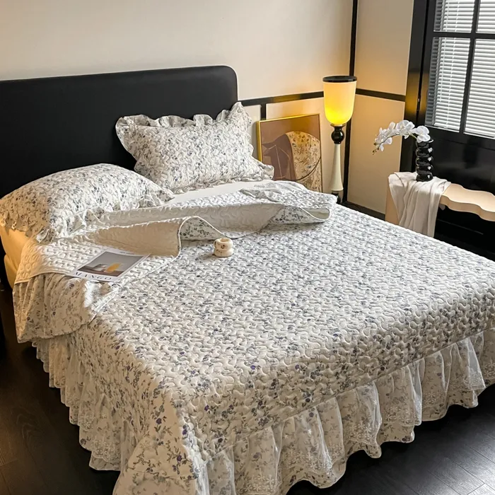 Новый комплект из трех предметов: кружевное покрывало во французском стиле.