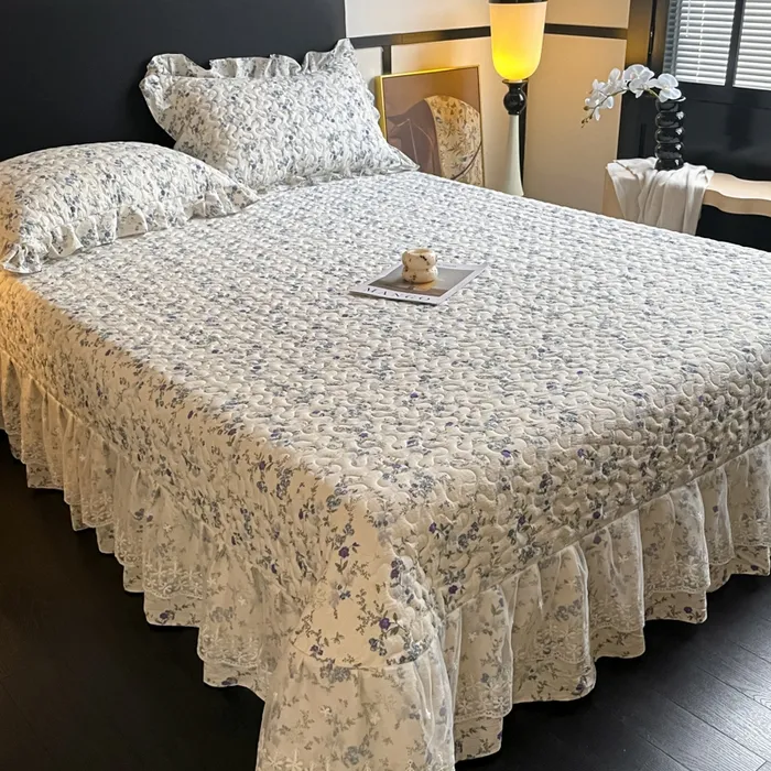 Новый комплект из трех предметов: кружевное покрывало во французском стиле.