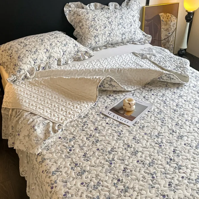 Новый комплект из трех предметов: кружевное покрывало во французском стиле.