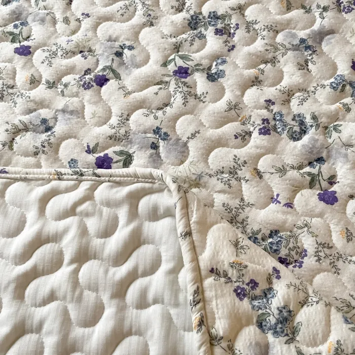 Новый комплект из трех предметов: кружевное покрывало во французском стиле.